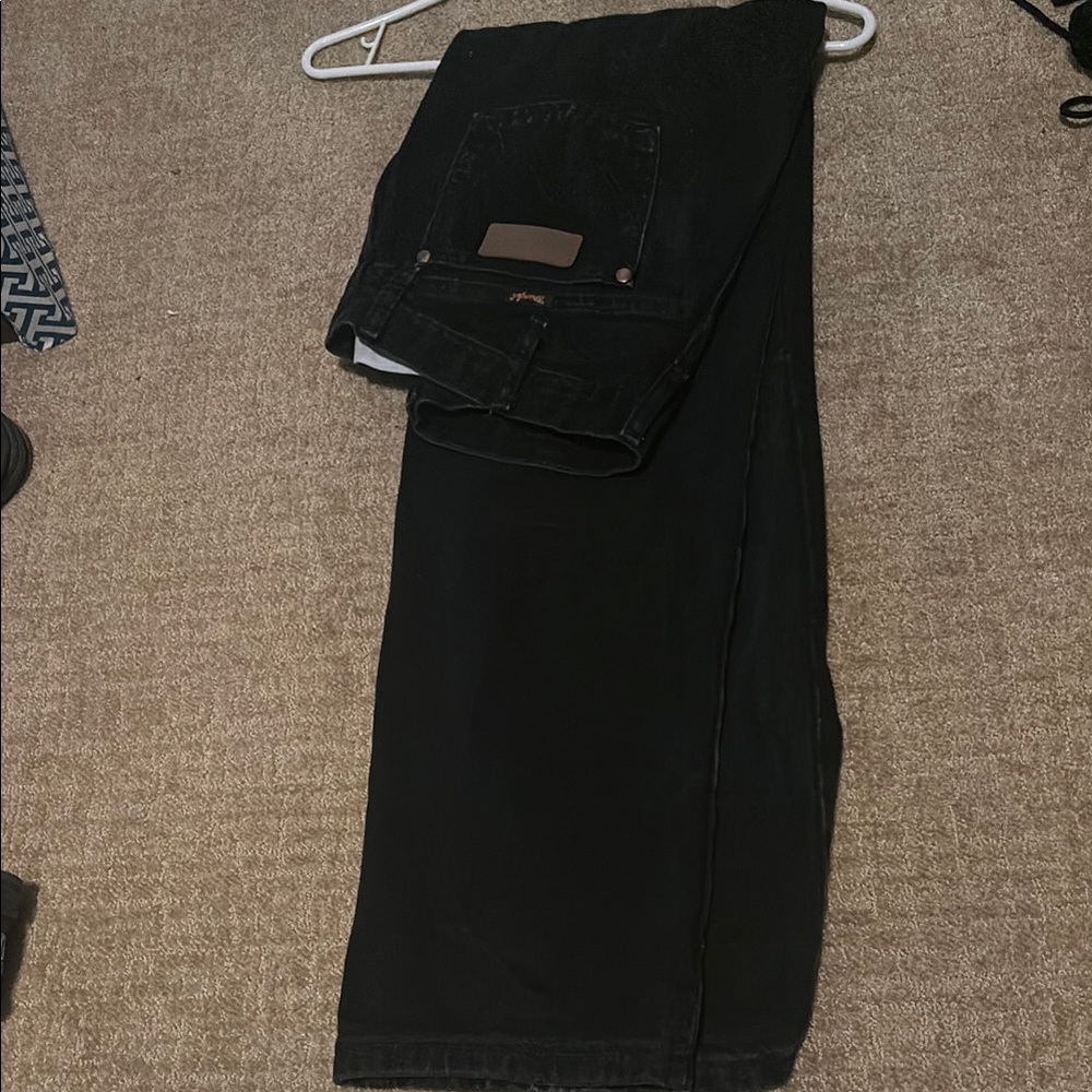 LIKE NEW BOOTCUT WRANGLER PANTS (34-32)